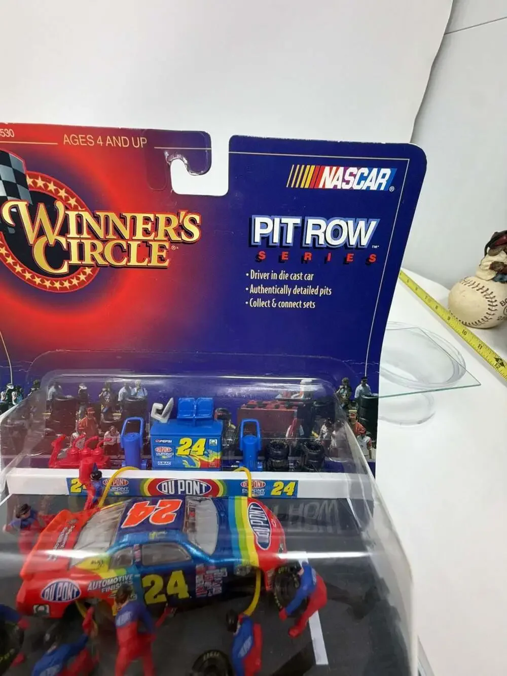 1999 Winner's Circle NASCAR Pit Row Series Jeff Gordon #24 DuPont Diecast Pit St